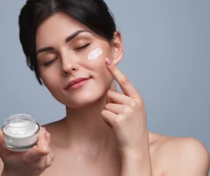 Oily skin care routine 5. Moisturizing